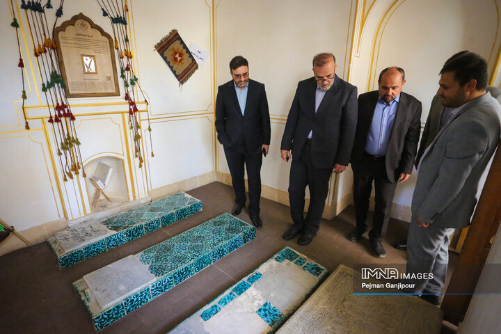 بازدید اعضای مجمع شهرهای تاریخی ایران از مجموعه تخت فولاد