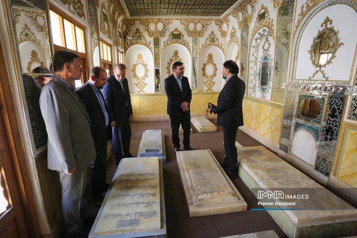 بازدید اعضای مجمع شهرهای تاریخی ایران از مجموعه تخت فولاد