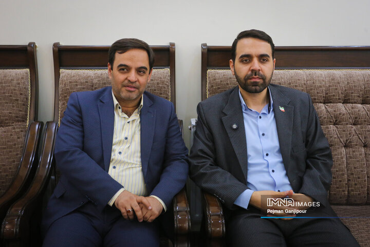 دیدار عضو شورای شهر اصفهان با قهرمان تنیس روی میز اصفهان