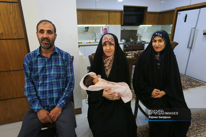 دیدار عضو شورای شهر اصفهان با قهرمان تنیس روی میز اصفهان