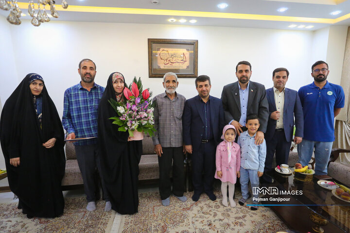 تجلیل از خانواده شهید اصغر لاوی، افتخارات ورزشی و فرهنگی در اصفهان