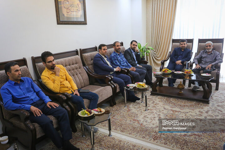 دیدار عضو شورای شهر اصفهان با قهرمان تنیس روی میز اصفهان