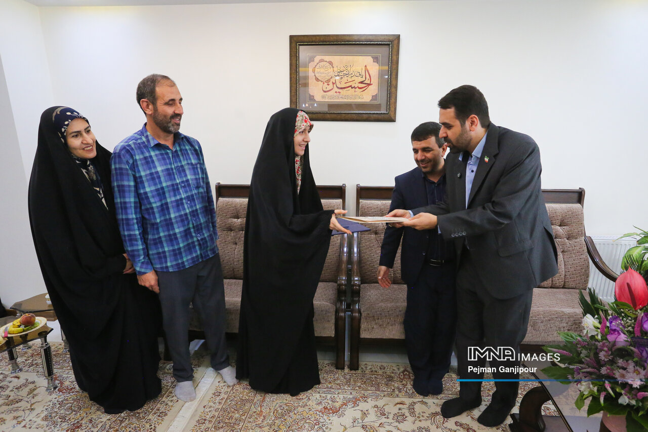 تجلیل از خانواده شهید اصغر لاوی، افتخارات ورزشی و فرهنگی در اصفهان