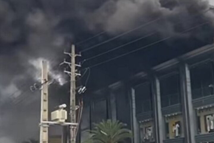 حضور ۱۰ دستگاه خودروی آتش‌نشانی برای مهار فروشگاه بزرگ چالوس