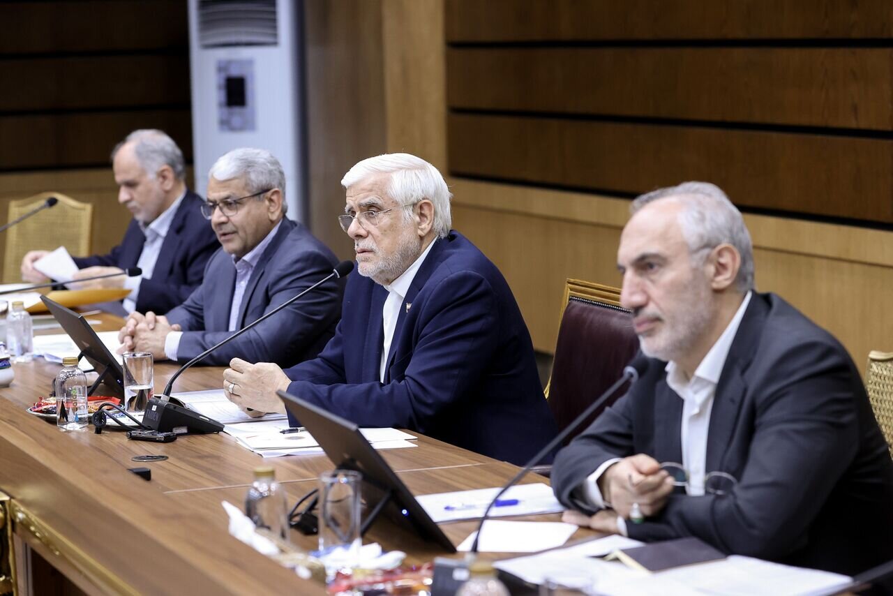 عارف: عملکرد خوب دستگاهها در اجرای سال اول برنامه هفتم باید پیگیری شود