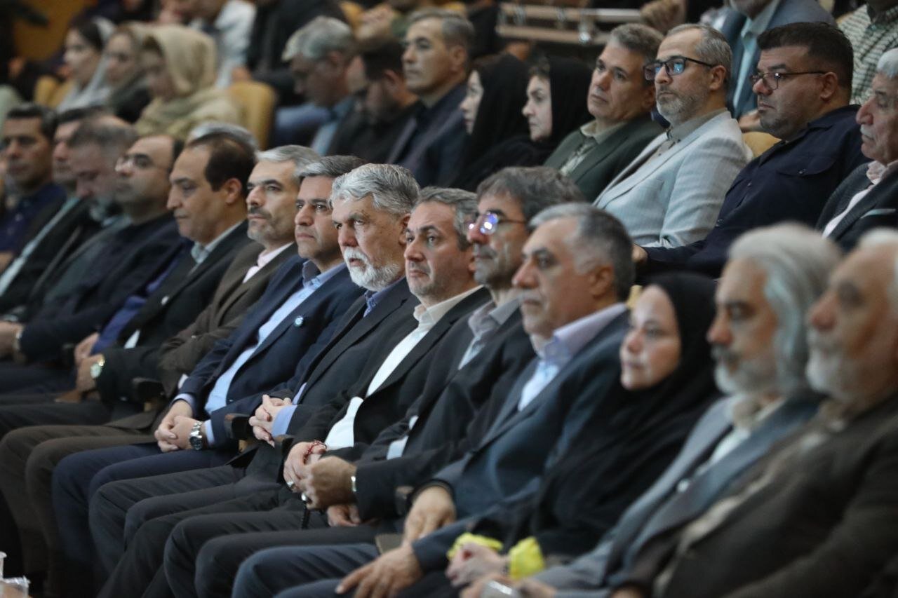 توسعه فرهنگی و حمایت از هنرمندان از اولویت‌های دولت است