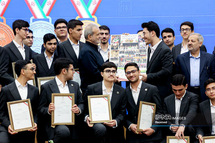 تجلیل از مدال آوران المپیادهای علمی جهان