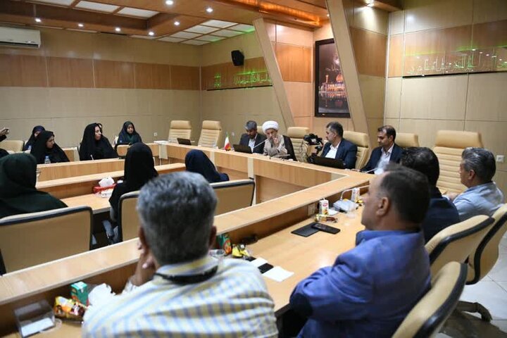 انتقاد نماینده ولی فقیه در استان فارس از ساختار ناعادلانه توزیع ثروت در کشور