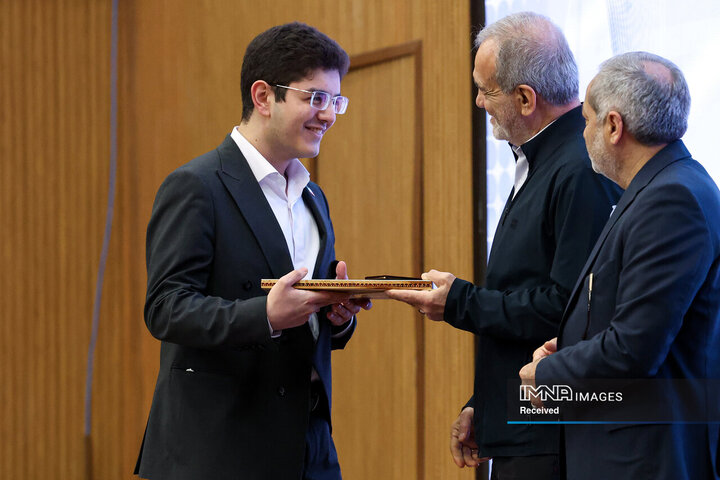 آیین تجلیل از مدال آوران المپیادهای جهانیتجلیل از مدال آوران المپیادهای علمی جهان