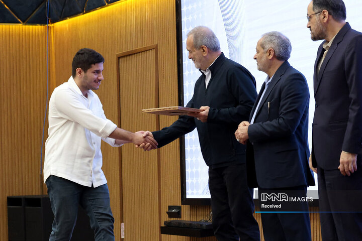 آیین تجلیل از مدال آوران المپیادهای جهانیتجلیل از مدال آوران المپیادهای علمی جهان