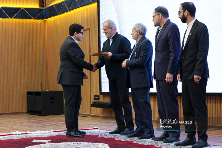 تجلیل از مدال آوران المپیادهای علمی جهان