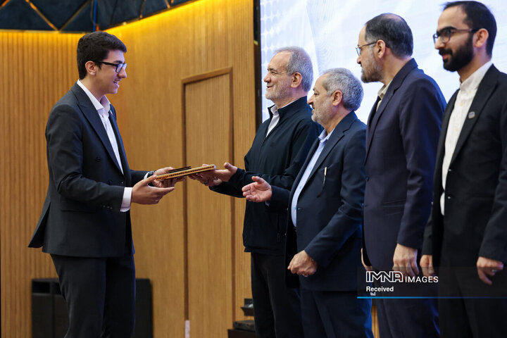 تجلیل از مدال آوران المپیادهای علمی جهان