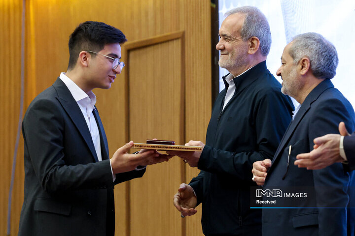 تجلیل از مدال آوران المپیادهای علمی جهان