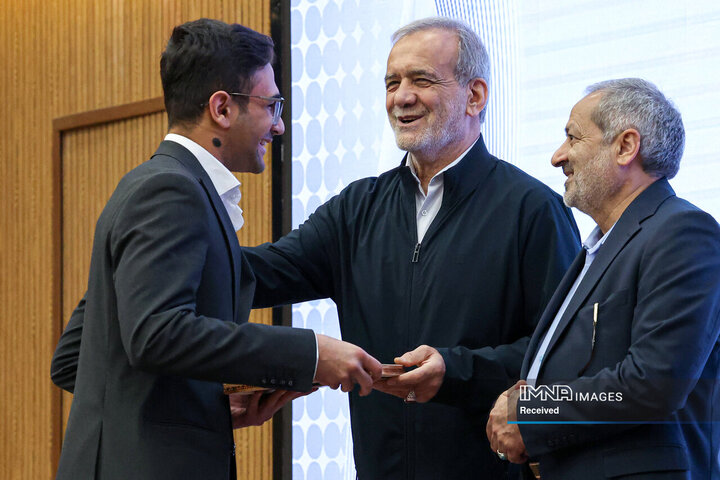 تجلیل از مدال آوران المپیادهای علمی جهان