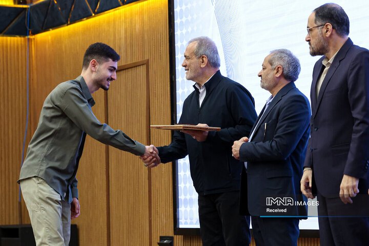 تجلیل از مدال آوران المپیادهای علمی جهان