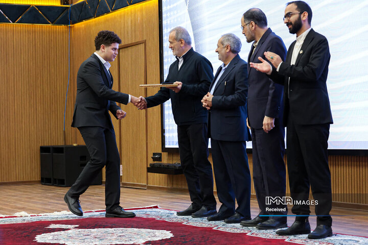 تجلیل از مدال آوران المپیادهای علمی جهان