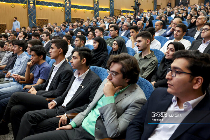 تجلیل از مدال آوران المپیادهای علمی جهان