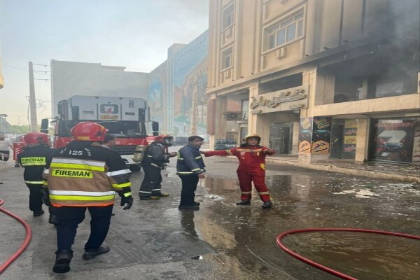مهار حریق سنگین در بازارچه ساحلی کیانپارس