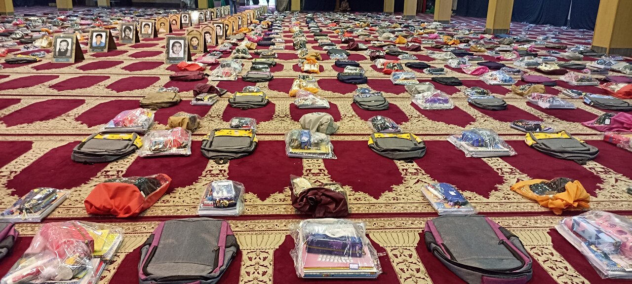 رزمایش مثل فرزند خودم؛ توزیع ۱۰۰۰ بسته لوازم التحریر به یاد هزار شهید دانشآموز استان یزد