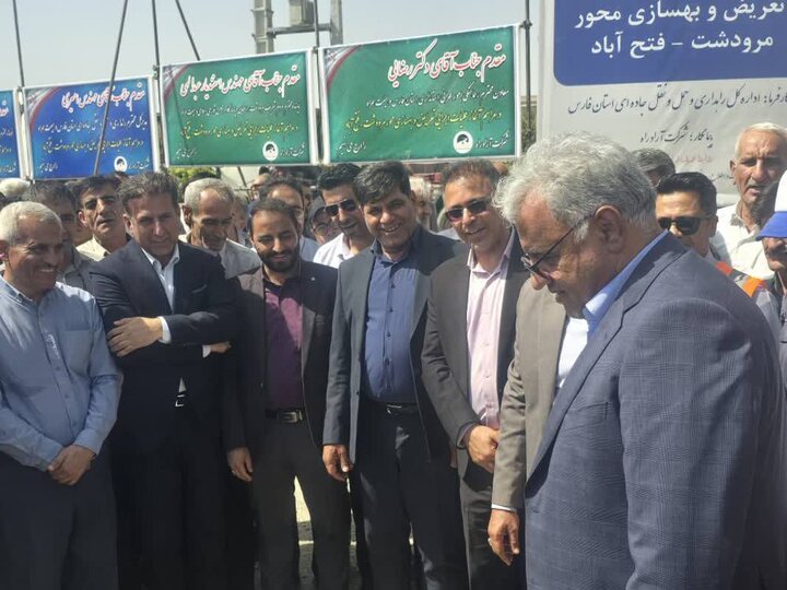 آغاز عملیات تعریض و بهسازی محور مرودشت-فتح‌آباد با پیمانکار بومی