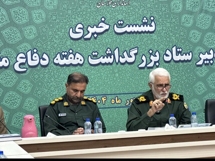 رونمایی از دانشنامه و کتاب فرماندهان شهید استان خوزستان در هفته دفاع مقدس