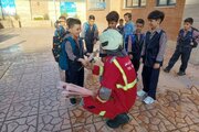 همیاران آتش‌نشان در مدارس شهر اصفهان/ ایمنی دانش‌آموزان در اولویت است