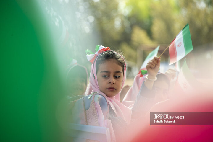 از اشک جدایی تا لبخند دوستی؛ روایت روز اول مهر