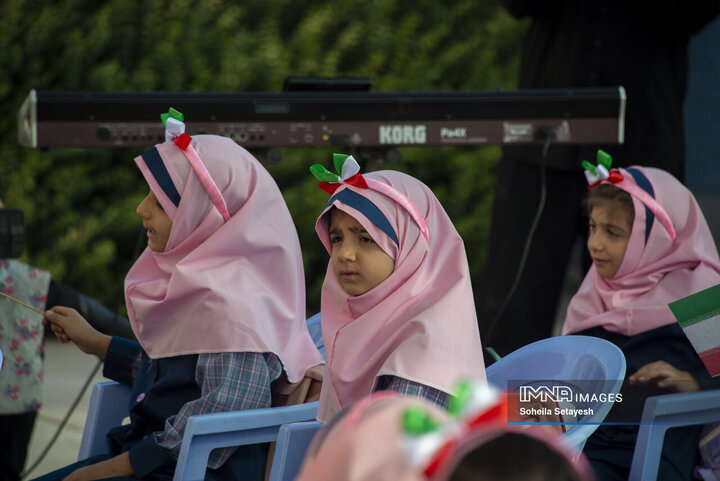 از اشک جدایی تا لبخند دوستی؛ روایت روز اول مهر