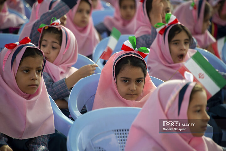 از اشک جدایی تا لبخند دوستی؛ روایت روز اول مهر