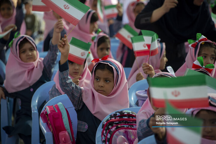 از اشک جدایی تا لبخند دوستی؛ روایت روز اول مهر