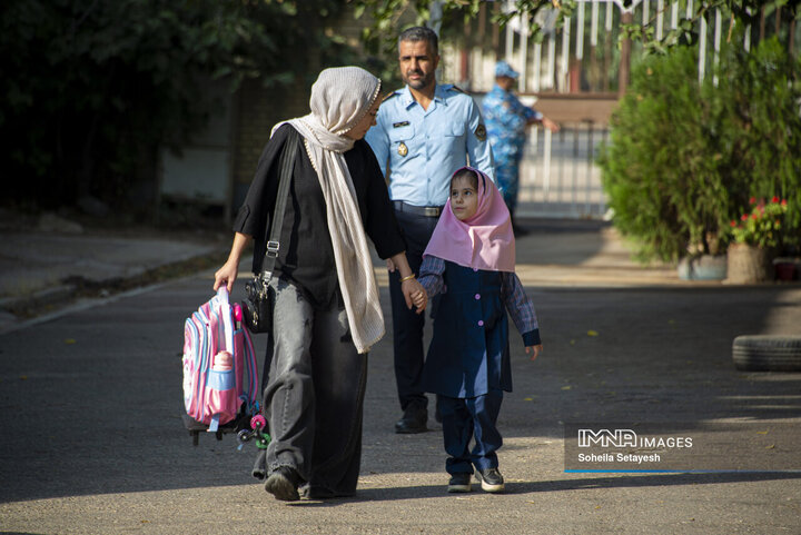 از اشک جدایی تا لبخند دوستی؛ روایت روز اول مهر