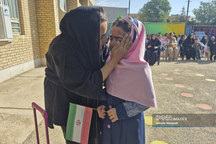 از اشک جدایی تا لبخند دوستی؛ روایت روز اول مهر