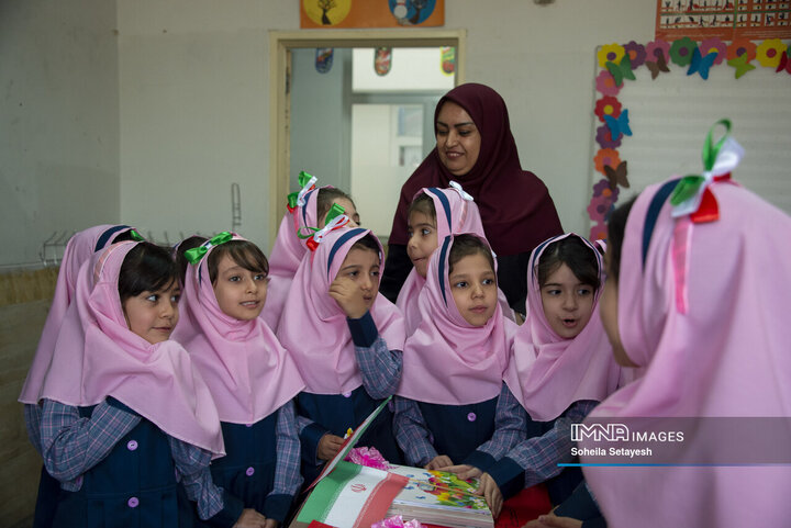 از اشک جدایی تا لبخند دوستی؛ روایت روز اول مهر