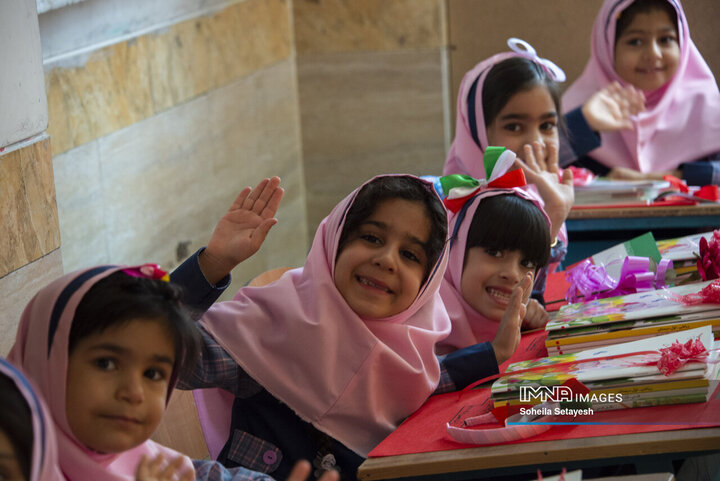 از اشک جدایی تا لبخند دوستی؛ روایت روز اول مهر