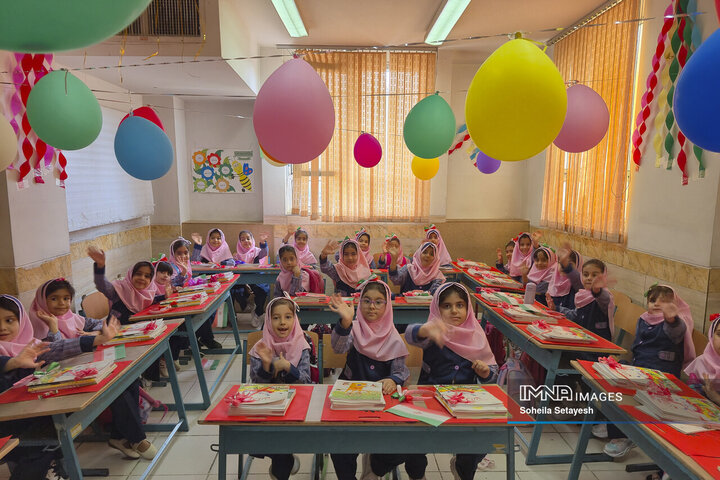 از اشک جدایی تا لبخند دوستی؛ روایت روز اول مهر