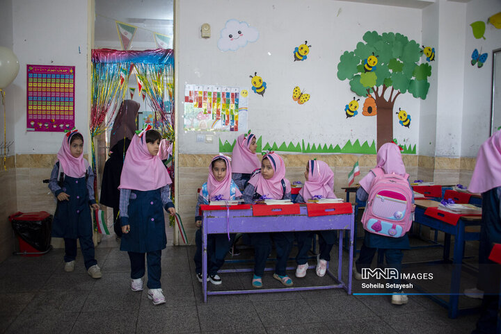 از اشک جدایی تا لبخند دوستی؛ روایت روز اول مهر