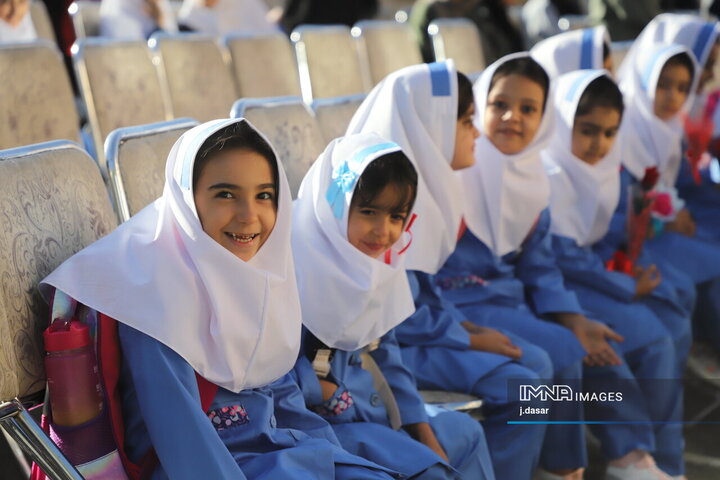 از اشک جدایی تا لبخند دوستی؛ روایت روز اول مهر