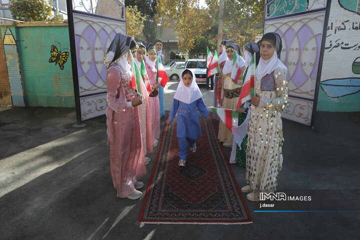 از اشک جدایی تا لبخند دوستی؛ روایت روز اول مهر