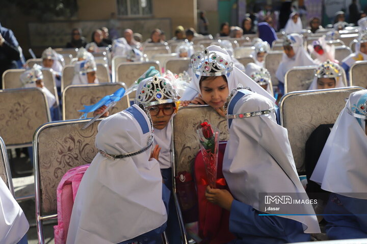 از اشک جدایی تا لبخند دوستی؛ روایت روز اول مهر