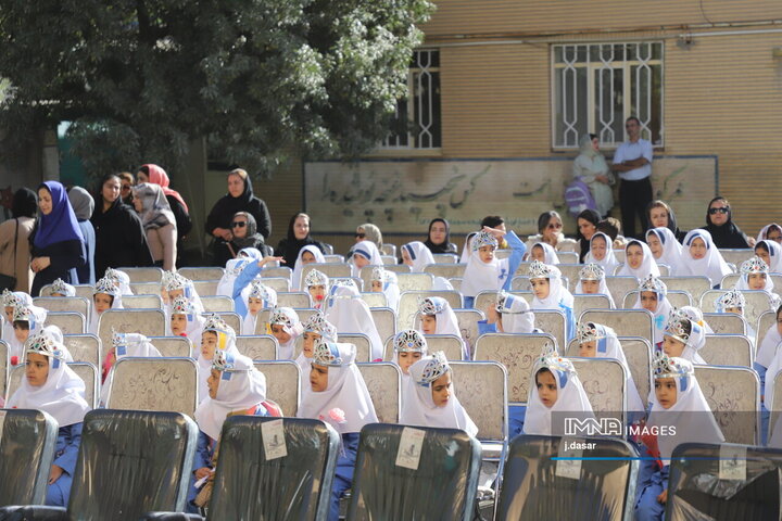 از اشک جدایی تا لبخند دوستی؛ روایت روز اول مهر