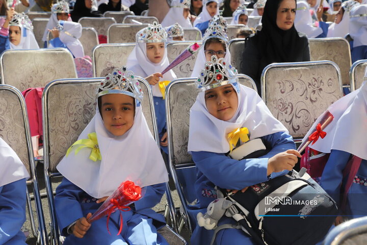 از اشک جدایی تا لبخند دوستی؛ روایت روز اول مهر