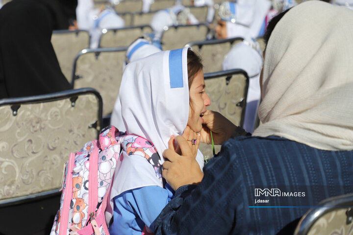 از اشک جدایی تا لبخند دوستی؛ روایت روز اول مهر