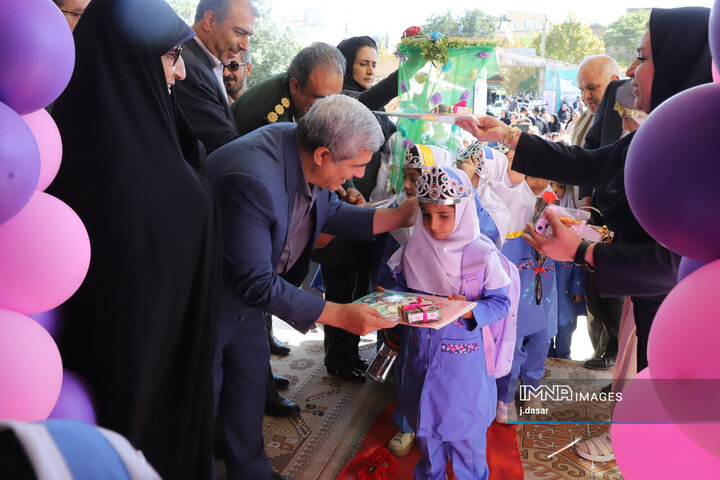 از اشک جدایی تا لبخند دوستی؛ روایت روز اول مهر