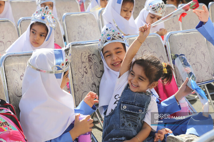 از اشک جدایی تا لبخند دوستی؛ روایت روز اول مهر