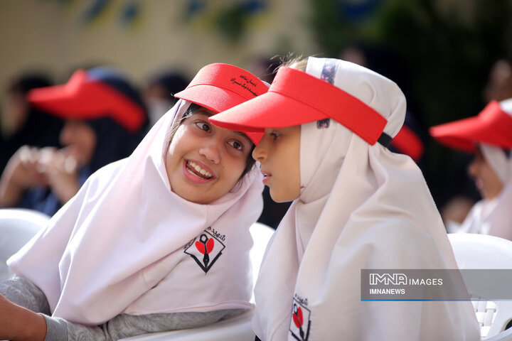 از اشک جدایی تا لبخند دوستی؛ روایت روز اول مهر