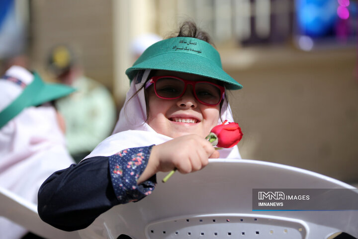 از اشک جدایی تا لبخند دوستی؛ روایت روز اول مهر