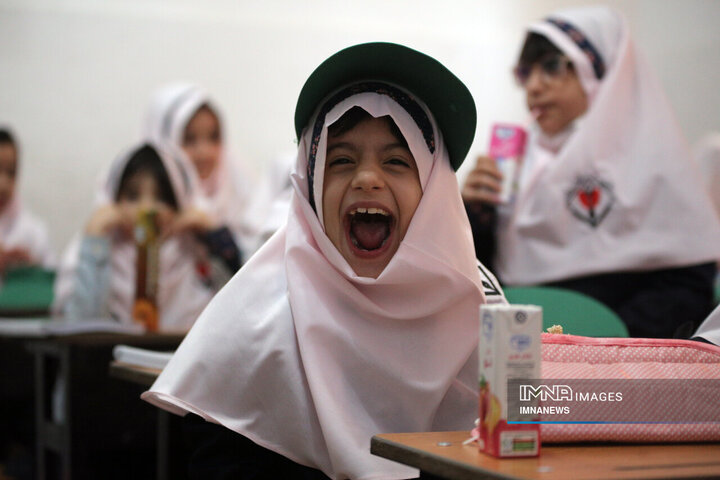 از اشک جدایی تا لبخند دوستی؛ روایت روز اول مهر