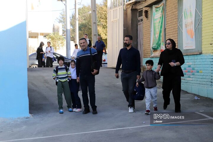 از اشک جدایی تا لبخند دوستی؛ روایت روز اول مهر