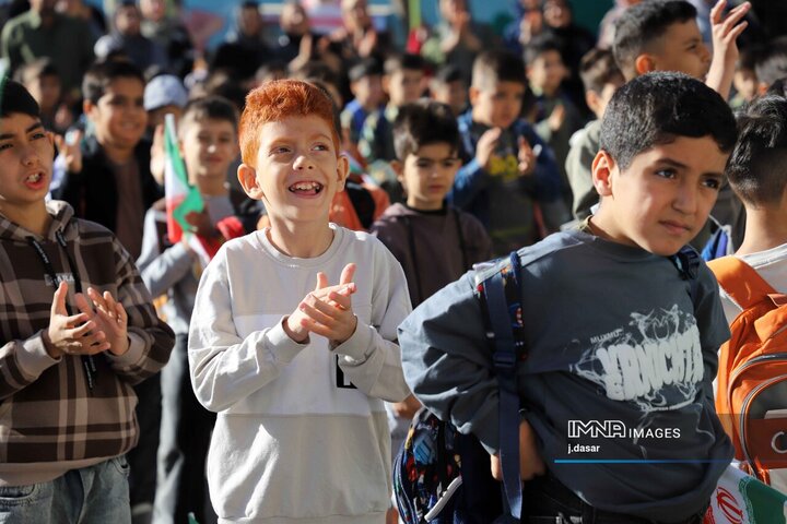 از اشک جدایی تا لبخند دوستی؛ روایت روز اول مهر