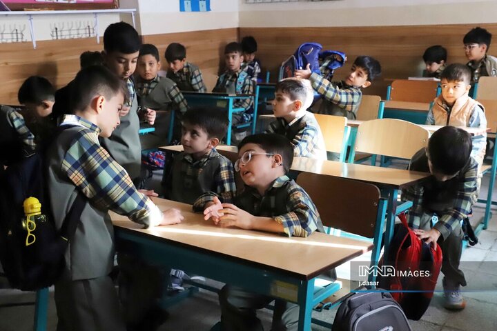 از اشک جدایی تا لبخند دوستی؛ روایت روز اول مهر